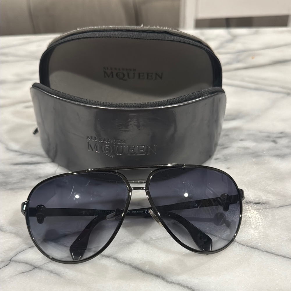 Alexander McQueen Black Aviator Sunglasses with Gradient Lenses